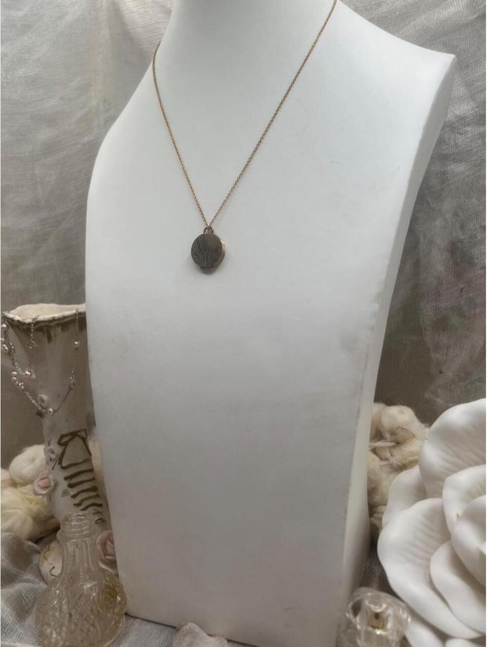Vintage 1960s gold locket necklace with floral design